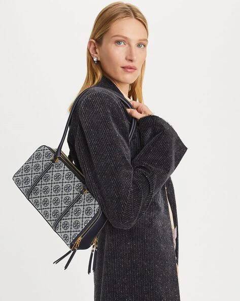 TORY BURCH Small T Monogram Marshmallow Satchel / Tory Burch tote handbag พร้อมส่ง 2 สี ใหม่ล่าสุด กระเป๋าสะพายไหล่ดีไซน์สุดทันสมัย ตัดเย็บสวยงาม ผ้า jacquard ตัดหนัง เปิด-ปิดแบบซิป มีช่องแบ่ง 2 ช่อง มีซิปลับด้านใน ใส่ของได้เยอะมากๆ ค่ะ