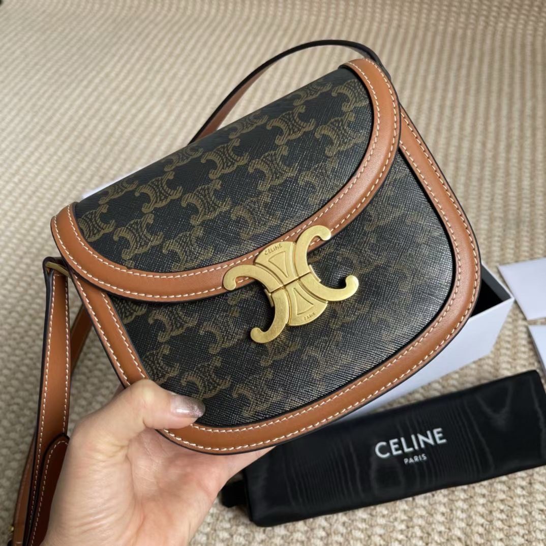 ORI หนังแท้ | CELINE BESACE CLEA IN SHINY LEATHER กระเป๋าสะพายทรงสวย โค้งมนอยู่ทรงพร้อมโลโก้หน้าสีทองสวยหรู Best item ดีไซน์เรียบหรูดูแพง ฮิตสุดในเกาหลี ใช้ได้ทั้งชายหญิง