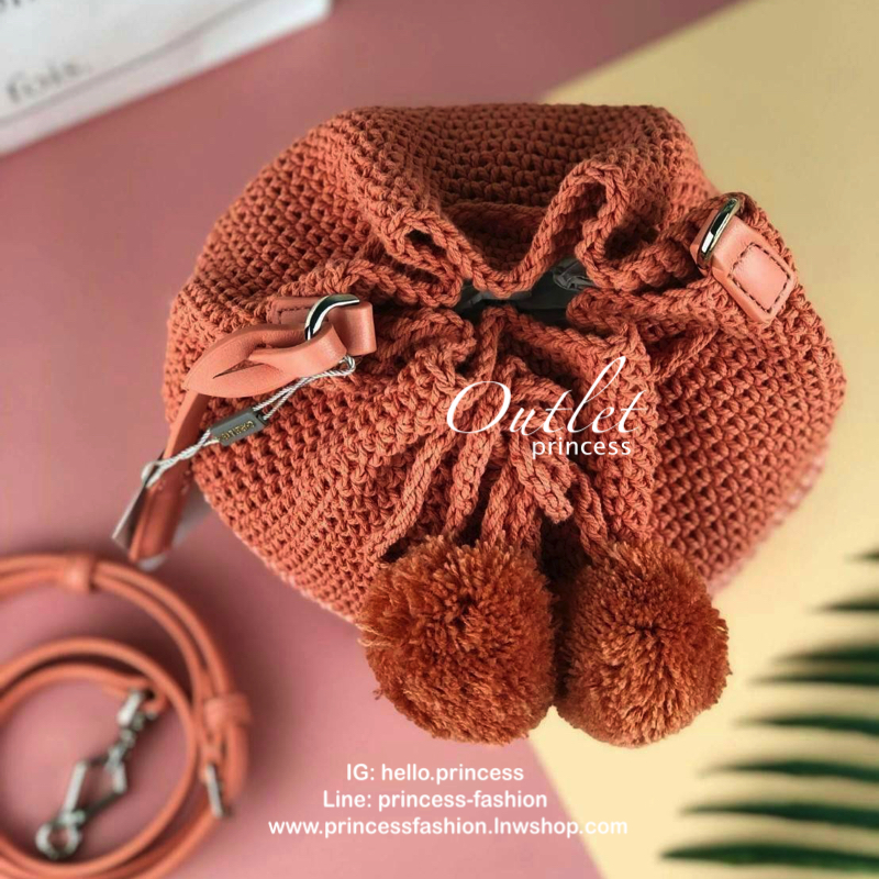 New arrival 2019!! CHARLES & KEITH CROCHET DRAWSTRING BUCKET BAG กระเป๋าถักใบน่ารักมากๆๆๆๆๆ😍 รุ่นนี้ไม่มีไม่ได้จริงค๊า ขนาดกำลังดี สะพายแล้วcute สุดๆ ตัวกระเป๋าจะถักทั้งใบ มีพู่ปอมด้านหน้า เปิดปิดแบบหูรูด ด้านในเป็นช่องกว้าง จุของได้ดี มีสายสะพายย
