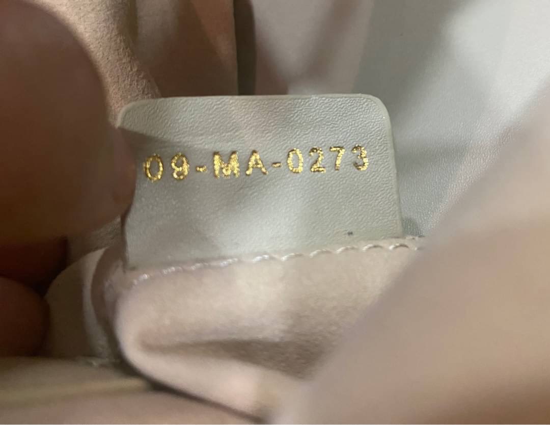 Small 23cm DIOR TOUJOURS BAG Macrocannage Calfskin / DIOR Tote Bag ออริ 1:1 พร้อมส่ง 3 สี กระเป๋าสะพายทรงโท้ท จุของได้เต็มที่ รูปทรงคลาสสิค หนังสวย หรูหราเกินราคา