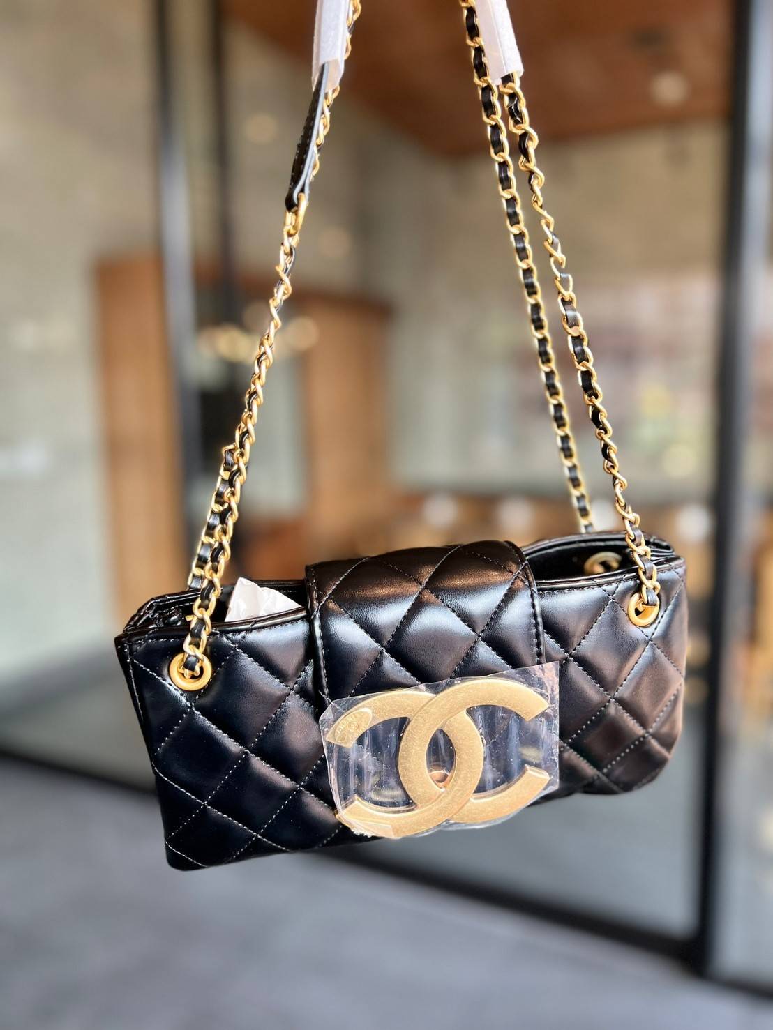 Chanel 24C bag / CHANEL WITH CHAIN / CHANEL Casual Style กระเป๋าสะพายหนังนิ่มลื่นเงาสวย