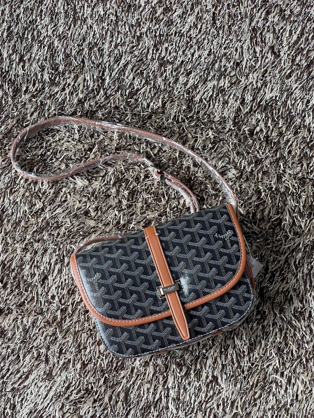 Goyard belvedere pm แบรนด์ดังจากฝรั่งเศส เรัยบหรูแต่ดูสง่า สะดุดตาด้วยลายเฉพาะตัว วัสดุที่นำมาตัดเย็บกระเป๋าเป็นวัสดุผ้าใบ