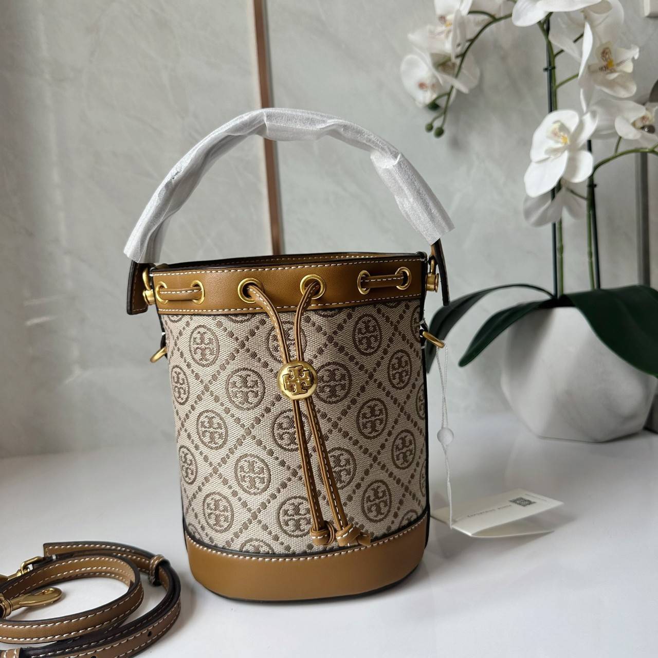 TORY BURCH T MONOGRAM JACQUARD MINI BUCKET BAG กระเป๋าทรงบัคเก็ตไซส์มินิ ทรงยอดนิยมขนาดน่ารัก