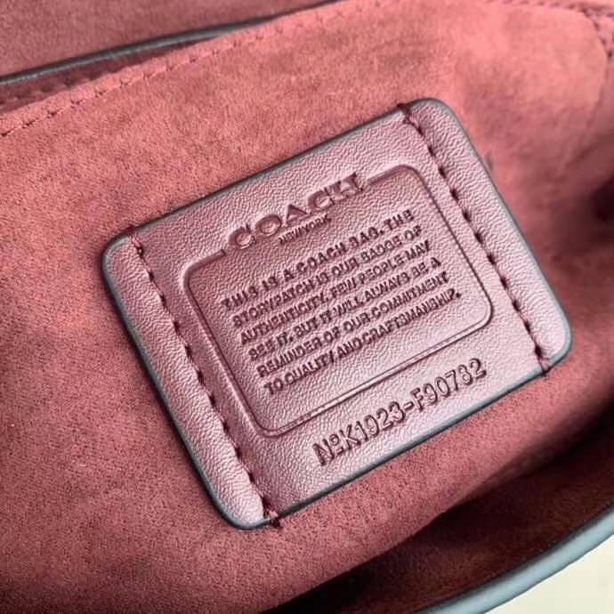 COACH SMALL JADE SHOULDER BAG [F91105,90782] กระเป๋าสะพายไหล่ ดีไซน์วินเทจย้อนยุค สวยคมชัด คลาสสิคใช้ได้ทุกลุค วัสดุหนัง pepble ทนทาน เปิด-ปิดด้วยฝาคาดโลโก้ พร้อมแถบแม่เหล็กในตัว รับรองแน่นหนา ด้านหลังมีช่องซิปให้ ภายในเป็นช่องโล่ง ขนาดกำลังดี ใช้งานง่าย 