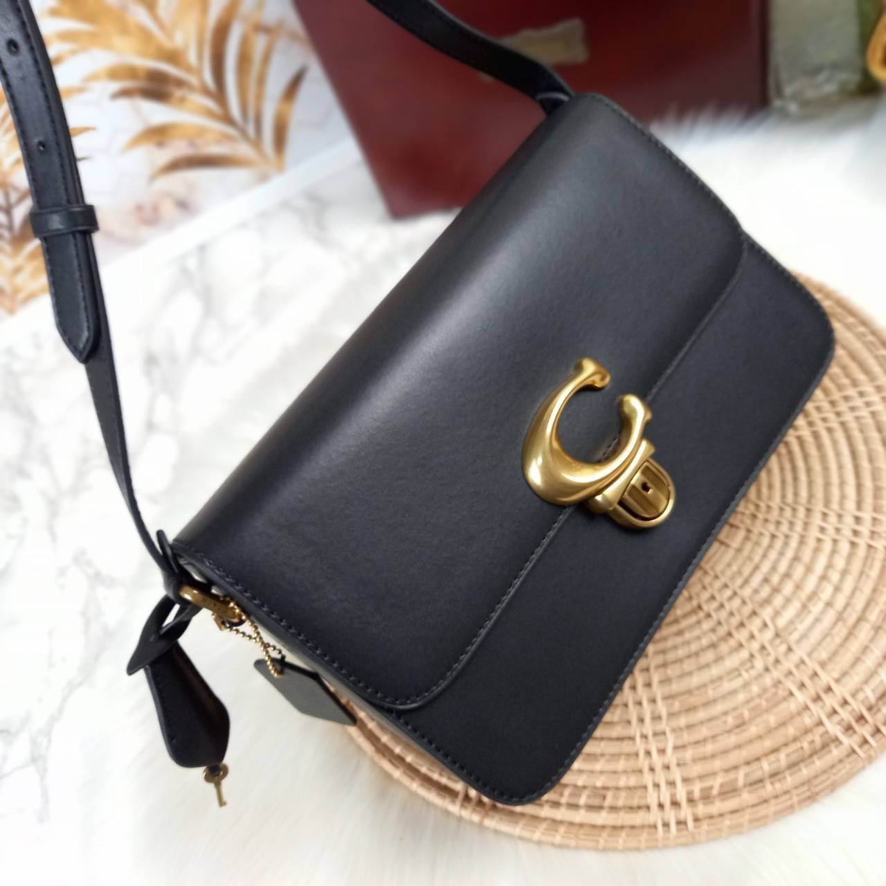 COACH STUDIO GLOVETANNED LEATHER SHOULDER BAG (C6641)🌺ห้ามพลาดเด็ดขาด!! สวยละมุน เรียบหรู ดูแพงสุดๆ!! //กระเป๋าถือ กระเป๋าสะพาย ดีไซน์เนี้ยบ! เฉียบมาก!// วัสดุหนังแท้ หนังเรียบเต็มใบ อยู่ทรง สวยมากๆ ดีเทลเรียบหรู ผู้ดีสุดๆ!// ด้านหน้าเปิด-ปิดด้วยต