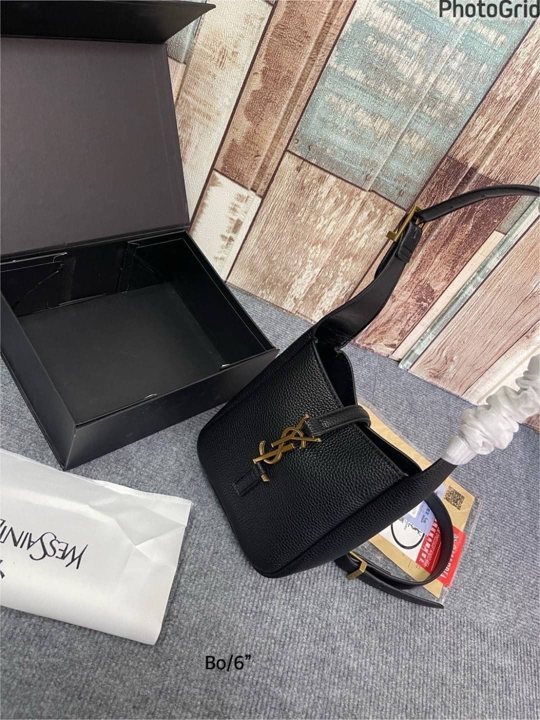 YSL Le 5 à 7 Supple Baby กระเป๋าสะพายไหล่ทรงโฮโบไซส์มินิน่ารัก รุ่นใหม่ที่กำลังมาแรง สวยแพง สวยหรู สวยเกินคนธรรมดาจะเข้าใจกันเลย ต้องมีแล้วน้าาา