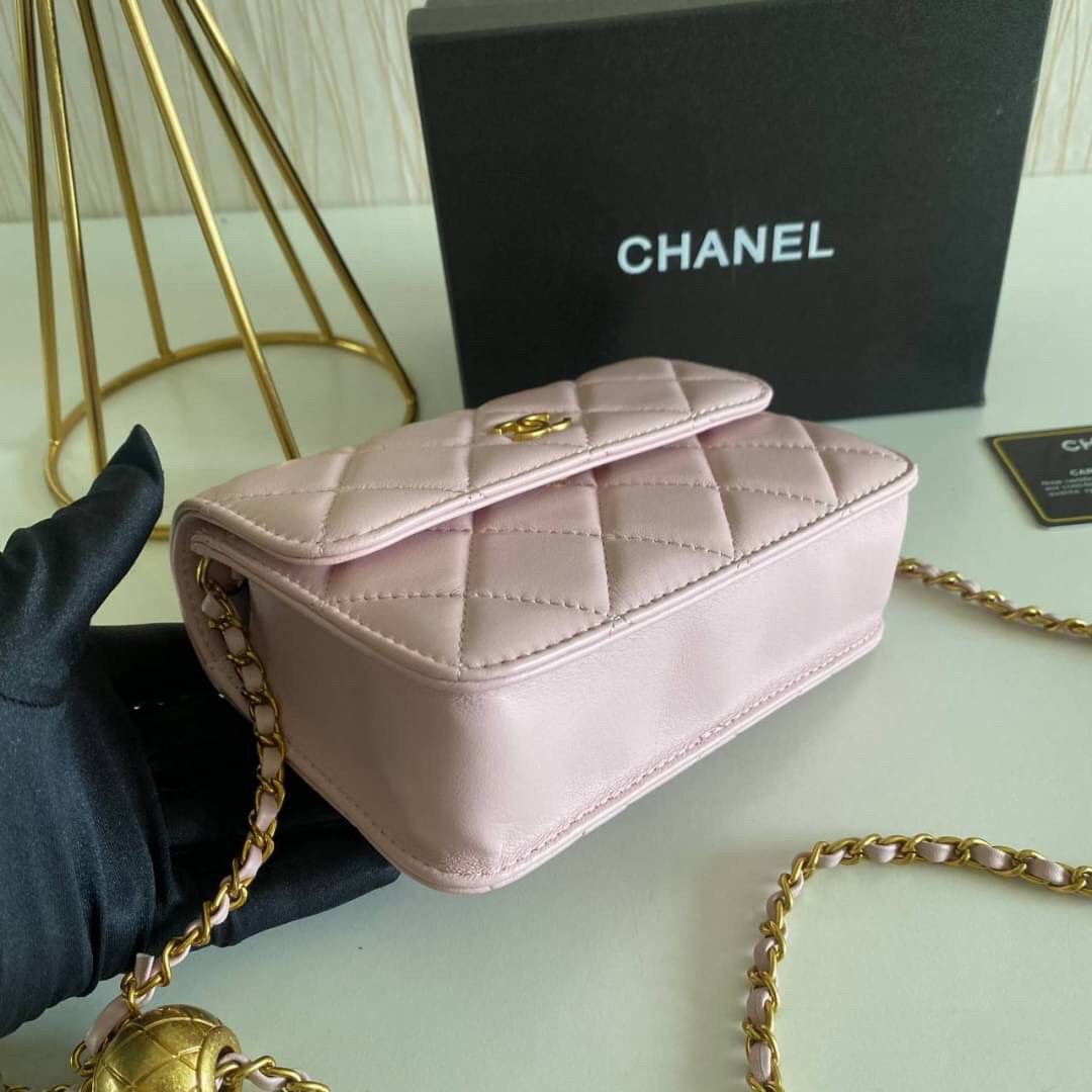VIP GIFT 】หนังแกะแท้ CHANEL lambskin small shoulder bag with chain เรียบหรู ดูดี ดีไซน์สุดคลาสสิค ใช้ออกงานได้เลย มีสายโซ่อะไหล่ทองรมควันอย่างลงตัว ไอเท็มแนะนำพร้อมส่งที่ไทยราคาสุดคุ้มห้ามพลาดค่ะ!