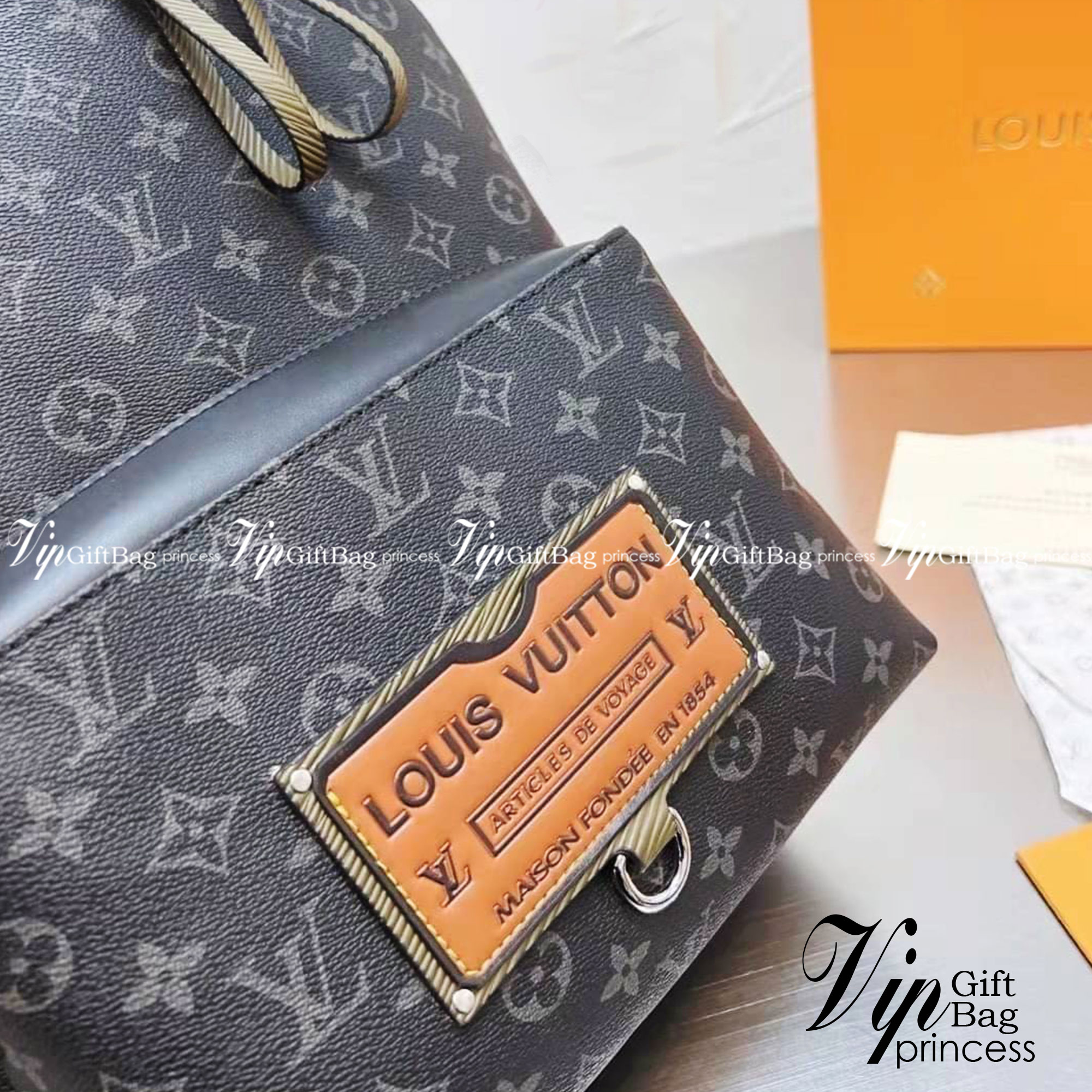 LV Discovery Backpack / LV Backpack in Black กระเป๋าเป้ งานปั้มแบรนด์ ใช้ได้ทั้งชายหญิง ภาพถ่ายจากงานขายจริง ใช้งานต่างประเทศได้