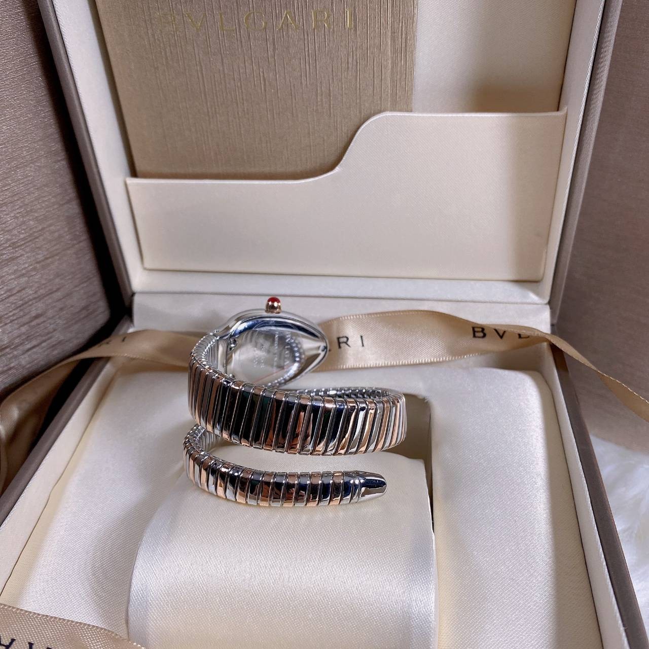 BVLGARI SERPENTI WATCH 24mm 26mm นาฬิกาบุลการี รุ่นหน้าปัดไม่มีเพชร นาฬิกาผู้หญิง ระบบถ่าน Quartz ภาพสินค้าถ่ายจากงานขายจริง