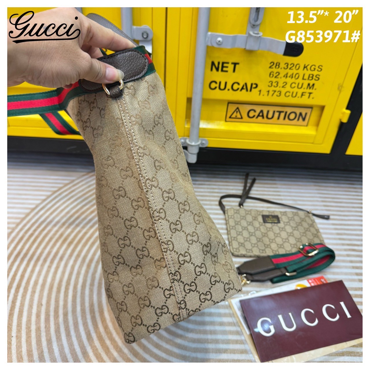 Gucci Giglio Large tote bag กระเป๋าทรงสะพายทรงโท้ทใบใหญ่ ดีไซน์ใหม่ล่าสุด สวยหรู่เท่มาก มาพร้อมใบเล็กเข้าเซ็ท พร้อมสายสะพายยาวเขียวแดงเป็นเอกลักษณ์ ภายในโล่งกว้าง