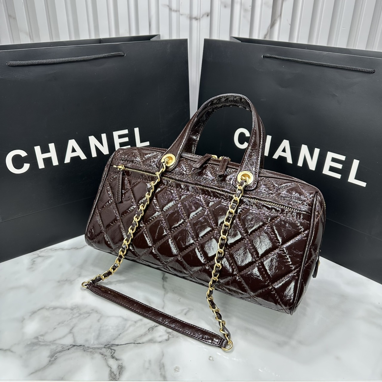 ORI หนังแท้ | Chanel Large Bowling Bag Crumpled Leather / Chanel Keepall Bag กระเป๋าถือ กระเป๋าสะพายรุ่นใหม่ล่าสุด ดีไซน์หนังยับเงา รูปแบบเรียบหรูหราใช้งานง่าย สวยงามตามแบบฉบับแบรนด์