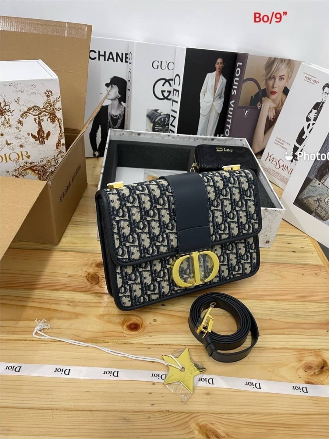 DIOR SET BAG / DIOR 30 Montaigne Bag / DIOR ANAGRAM BOX SET / CD LIMITED EDITION GIFT BOX WITH GOLD STAR BOUTIQUE SET พร้อมเสิร์ฟครบชุด แรร์ไอเท็ม ที่ถูกรวมไว้ในหนึ่งเดียว กับ gift box limited จัดให้ทั้งกระเป๋าสะพายสุดหรู กระเป๋าสตางค์ใบสั้นรุ่นคลาสสิค