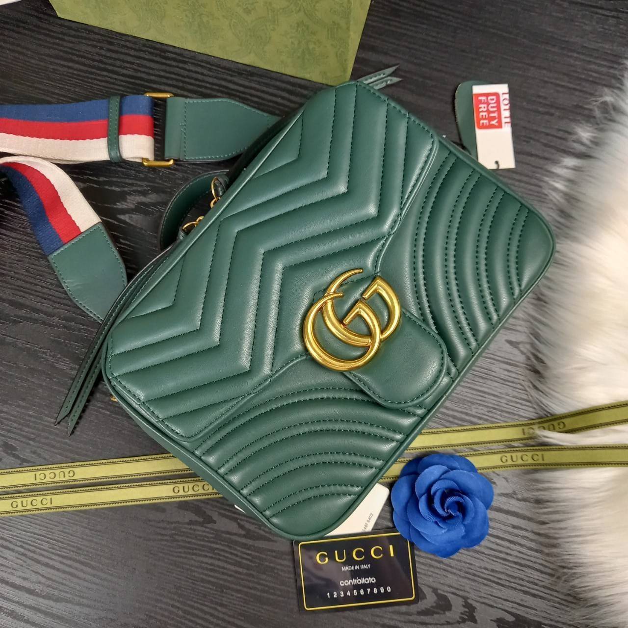 VIP GUCCI GG MARMONT TOP HANDLE SHOULDER BAG / BOLSA GG MATELASSE กระเป๋าถือ กระเป๋าสะพาย คอลเลคชั่นสุดหรู มาพร้อมสายสปอร์ตสะพายยาว สามารถปรับระดับได้ ถอดได้ เป็นอีกรุ่นที่โดดเด่นมากๆ การใช้งานคล้องตัวสุดๆ โดดเด่นด้วยโลโก้ GG ขนาดใหญ่เป็นเอกลักษณ์