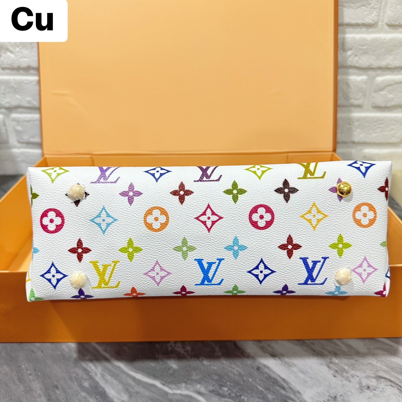 LV x TM CarryAll PM bag Multicolor Monogram Canvas กระเป๋าสะพายไหล่ทรงสวย รุ่นลิมิเต็ดสุดคลาสสิก แต่งแต้มดีเทลเปี่ยมชีวิตชีวา แคนวาสโทนสีสดใสดีไซน์ใหม่จากพาเลตต์สีเอกลักษณ์