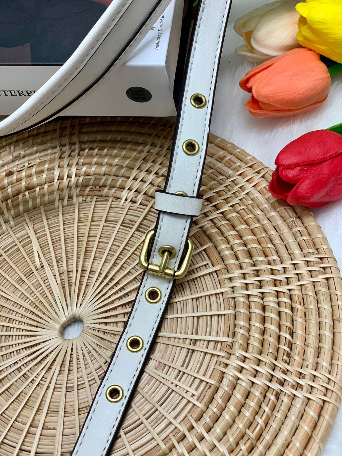 imited edition🌸 COACH C2766 SWINGER WITH GARDEN EMBROIDERY พร้อมส่งที่ไทย สวยก่อนใครชั่วโมงนี้ค่ะ💐 กระเป๋าหิ้ว//สะพายข้างได้ หนังแท้ หนังนิ่ม นุ่มมือดีมากๆค่ะ 🌸จุดเด่นด้านหน้าเป็นงานปักเน้นๆ3D สวยสะดุดตามากทีเดียวค่ะ เปิดปิดกระเป็า