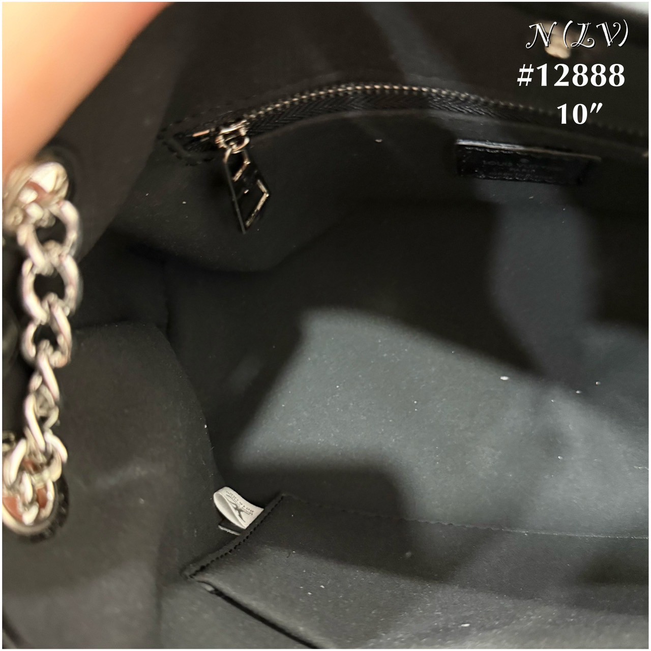 LV CarryAll BB Bag กระเป๋าสะพายสุดไอคอนิกผสานสไตล์ล้ำสมัยเปี่ยมฟังก์ชัน ไซส์ใหม่ล่าสุด กะทัดรัดใช้งานได้คล่องตัวมากขึ้น ดีไซน์สีดำคลาสสิค