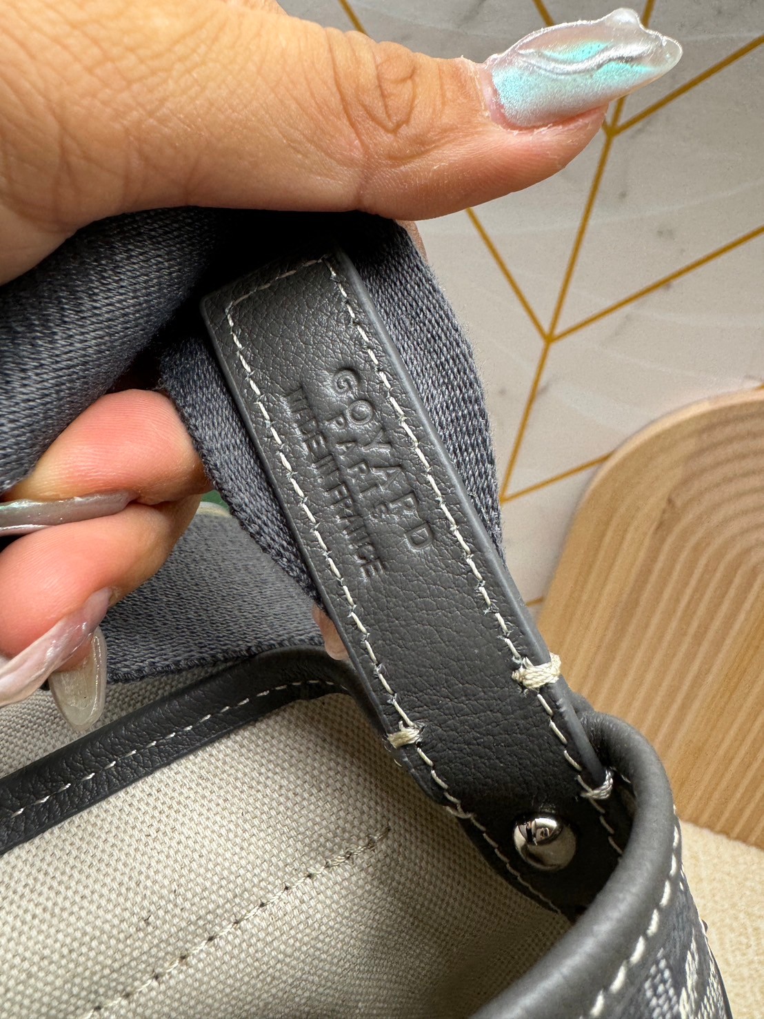 GOYARD Capetien MM Messenger Bag กระเป๋าแมสเซ็นเจอร์ใบใหญ่ ที่สุดของความหรู ตอบโจทย์การใช้งานจุของได้เยอะ เอกสาร แทปเล็ต พร้อมสายสะพาย ใช้งานง่าย ใบจริงสวยงามตามรูปค่ะ