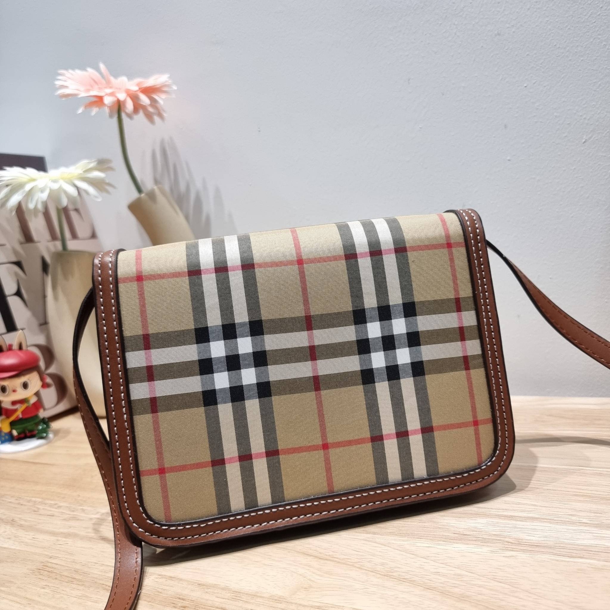 BURBERRY FRAGRANCES CROSSBODY BAG / BURBERRY SMALL CHECK CANVAS AND LEATHER TB BAG เบสท์ไอเท็ม!! คอลเลคชั่นที่ปังตลอดปี