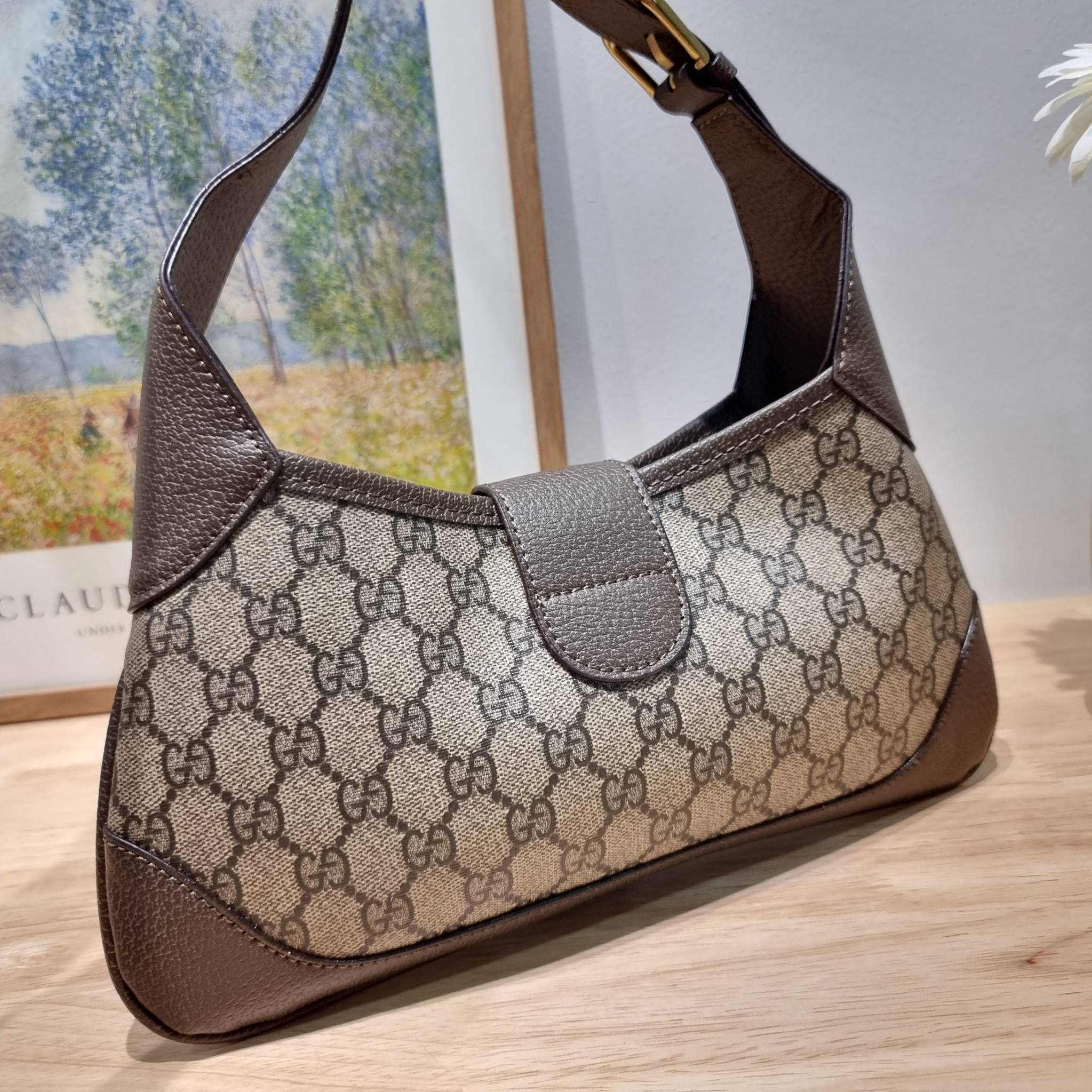 GUCCI Aphrodite small shoulder bag / GG shoulder bag / GUCCI BAG พร้อมส่งที่ไทย กระเป๋าสะพายไหล่ รูปทรงเก๋ ผสานดีไซน์ของความคลาสสิคได้อย่างลงตัว