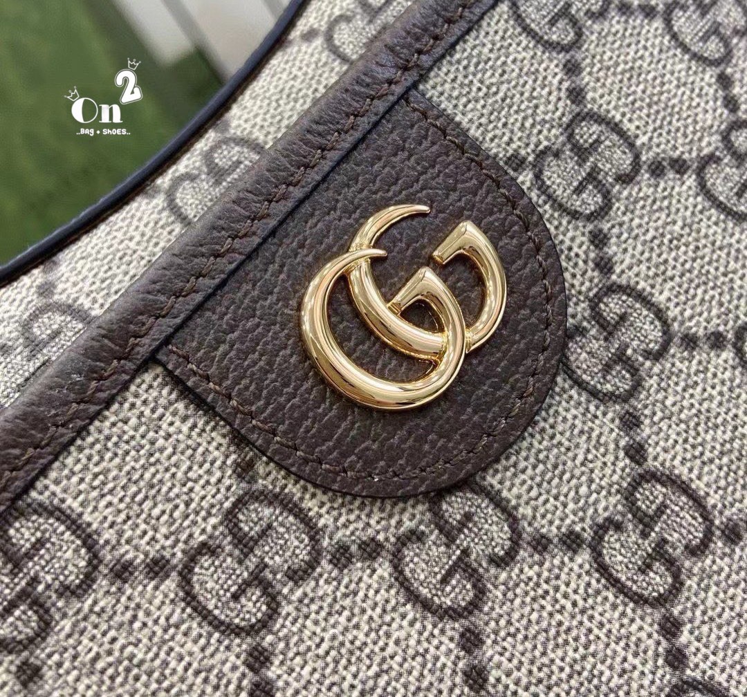 GUCCI Ophidia super mini shoulder bag กระเป๋าสะพายไหล่ทรงยอดนิยม รุ่นนี้น้องน่ารักมาก ใครที่ชอบกระเป๋าใบกะทัดรัดแนะนำใบนี้เลยค่ะ มีสายยาวโซ่ไว้สะพายข้างได้ รับไปไม่ผิดหวังค่ะ