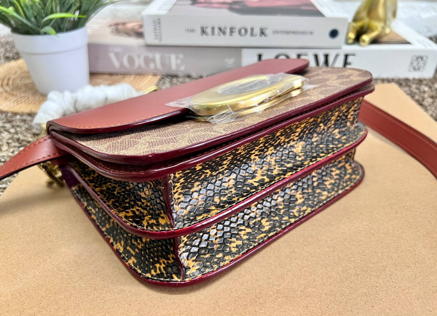 COACH IDOL BAG IN SIGNATURE CANVAS WITH SNAKESKIN DETAIL CM551 ใหม่ล่าสุด2023 โลโก้อะไหล่แบรนด์ใหญ่ซ้อนทับ Luxury สุดๆค่ะ