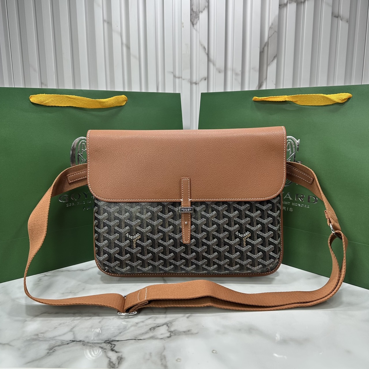 ORI หนังแท้ | Goyard Coursier Messenger bag กระเป๋าแมสเซ็นเจอร์ดีไซน์ใหม่ กะทัดรัดใช้งานได้อย่างคล่องตัว เหมาะมากสำหรับสายสปอร์ต ที่สุดของความหรูตอบโจทย์การใช้งาน ใบจริงสวยงามตามรูปค่ะ