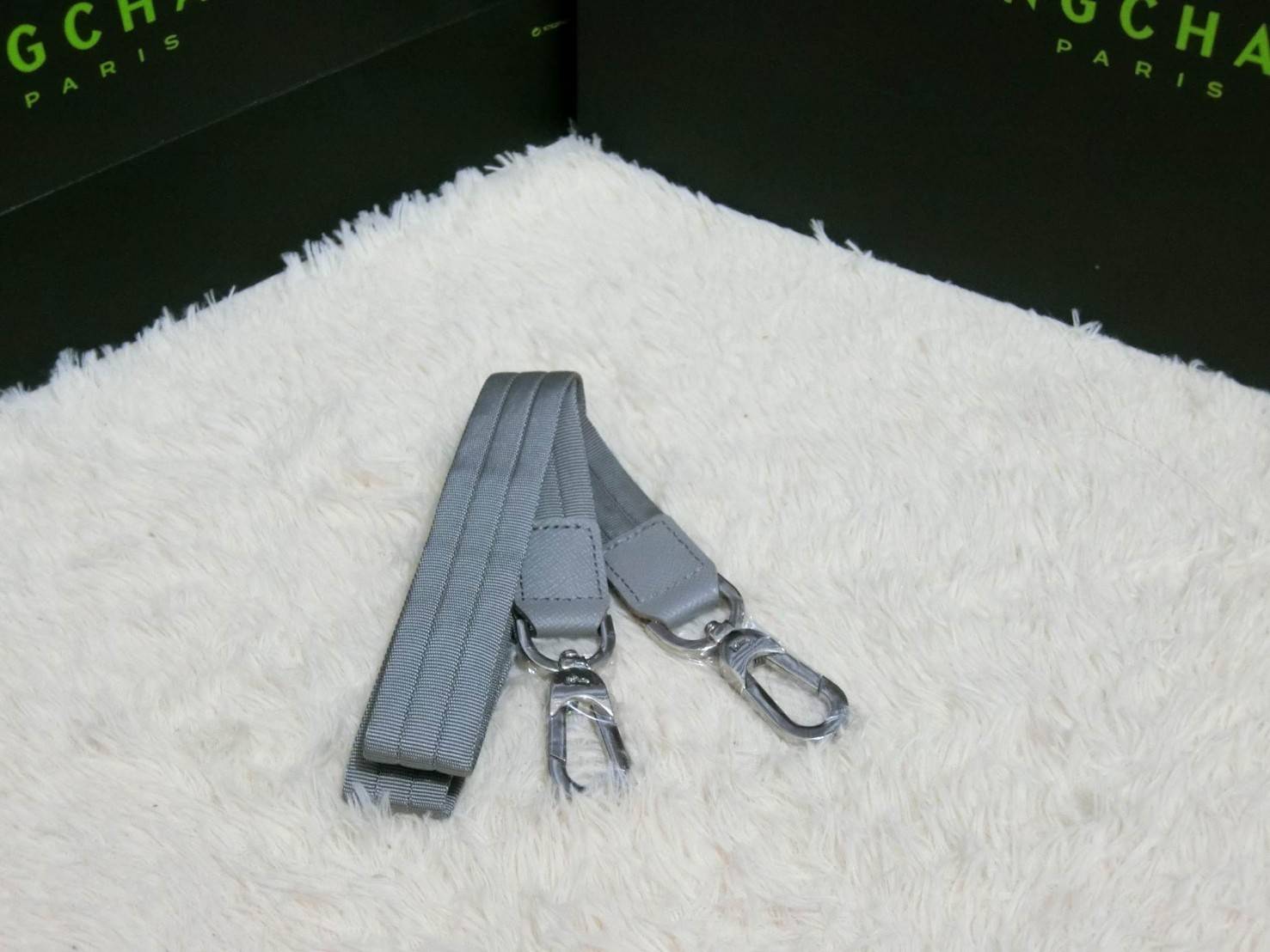 Longchamp Size S สินค้าใหม่ ของแท้!! เป็นล็อตผลิตเกินออเดอร์จากโรงงาน มาพร้อมการ์ด/ถุงผ้าแบรนด์/ถุงกระดาษแบรนด์ Size S: 25 x H. 23 x 16 cm. Color: Dusty Grey 274