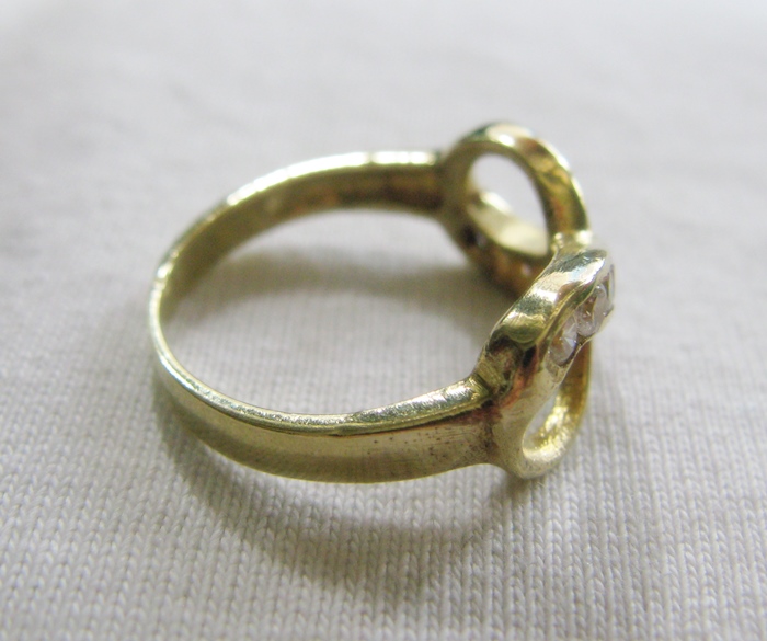 แหวนอินฟินิตี้ประดับเพชรเนื้อทองเหลืองเสริมเรื่องความรักการงานค่ะ