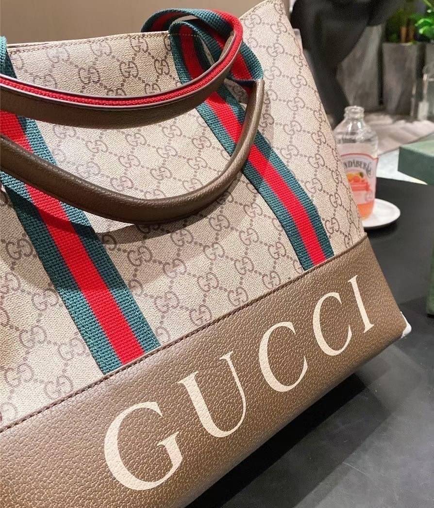 VIP 】Soft GG Supreme Ophidia Tote | GUCCI พร้อมส่งที่ไทย กระเป๋าถือ/สะพายไหล่ วัสดุผ้าแคนวาสและหนังแท้ ด้านในโล่งกว้าง จุของได้เยอะ ทนทาน ใช้งานได้บ่อย ทุกโอกาส ทุกสถานการณ์ เรียบหรูดูดี ไอเท็มแนะนำไม่ควรพลาดเลยค่า ราคาดีมากกก!!!