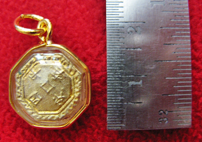 สินค้าหมดค่ะ จี้ยันต์8ทิศ(โป๊ยข่วย)(ค้มครอง สะท้อนสิ่งไม่ดี)แบบเล็กล้อมเพชรเลี่ยมทองไมครอนค่ะ