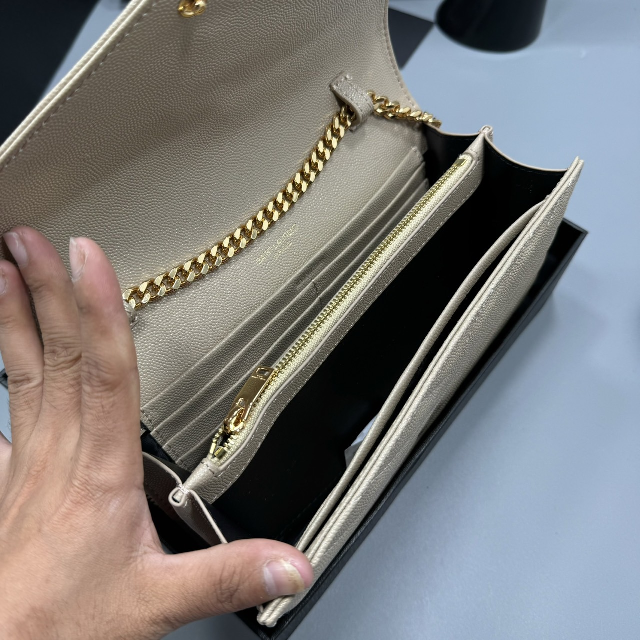 YSL Woc 9 Wallet on chain / YSL Clutch Bag 9" กระเป๋าสะพายรุ่นยอดนิยม เกรดหนังคาเวียร์สวยเต็มใบ เกรดออริ 1:1 ใช้งานต่างประเทศได้
