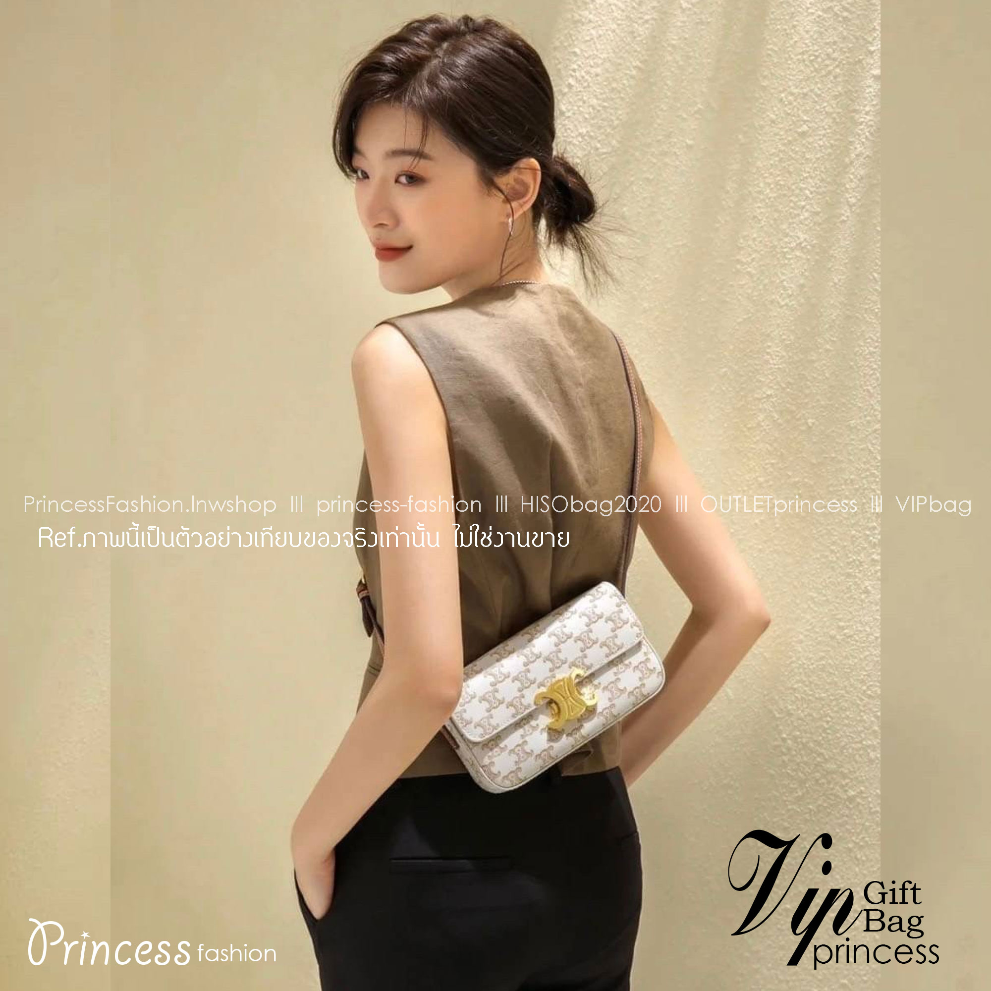 CELINE TRIOMPHE SHOULDER BAG งานหนังทั้งใบลายสวยหรู ด้านในเปิดด้วยด้วยที่บีบโลโก้อะไหล่ทอง จุของได้กำลังดี ใส่โทรศัพท์ กระเป๋าสตางค์ใบสั้น ของจุกจิกได้ เหมาะกับสาวๆในวันที่อยากสะพายชิลๆ ห้ามพลาดค่ะ!