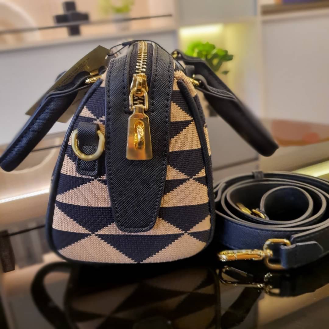 Prada Symbole Embroidered Fabric Top-handle Bag พร้อมส่งรุ่นใหม่ มาแรง จากแบรนด์ Prada กับทรง หมอนอยู่ทรงสวย สาวๆห้าม