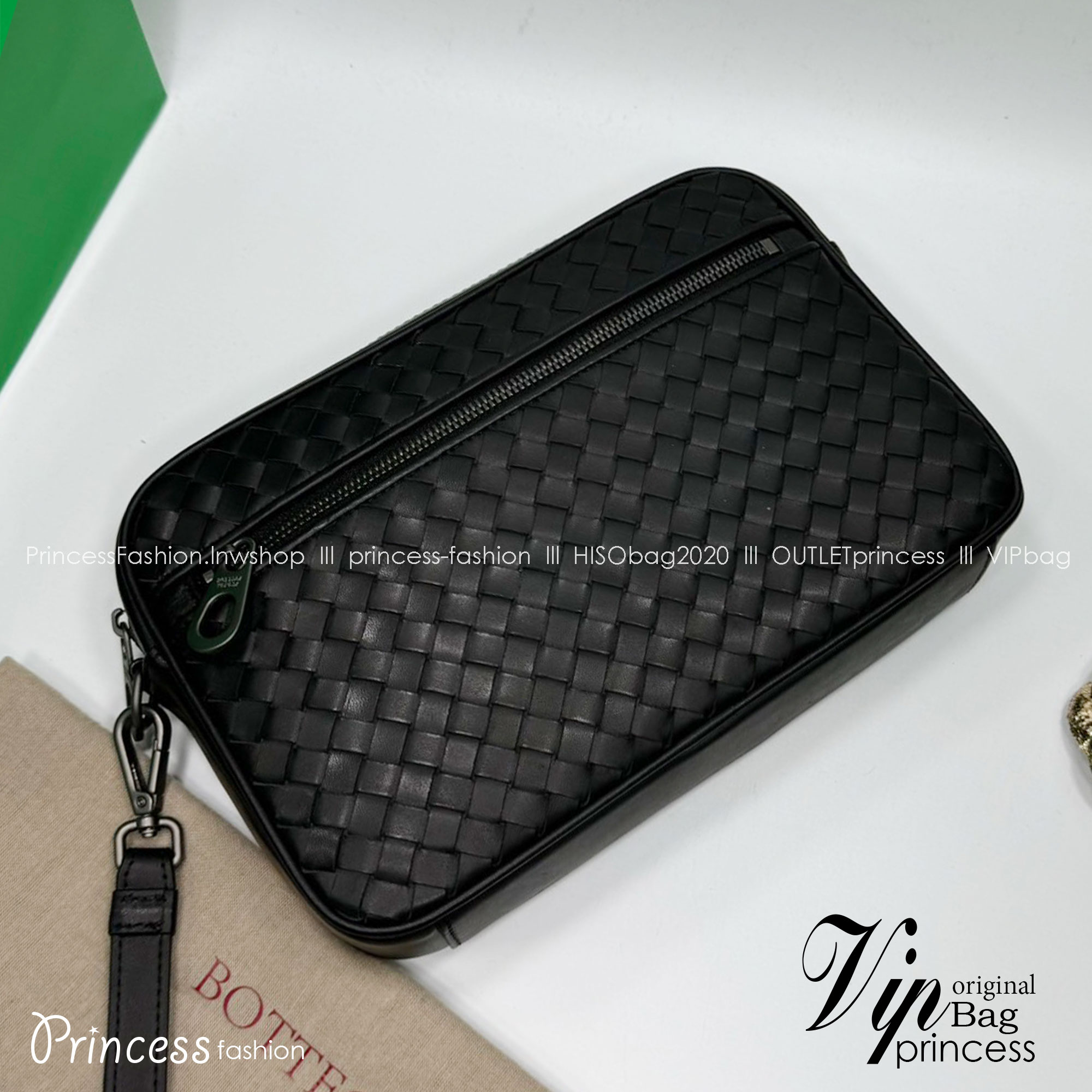 BOTTEGA Clutch Bag / BOTTEGA Intrecciato Pouch With Wristlet กระเป๋าทรงพอช/คลัช มีสายคล้องมือ เท่คลาสสิก ดีไซส์สานเป็นเอกลักษณ์ everyday look เอาใจหนุ่มๆ