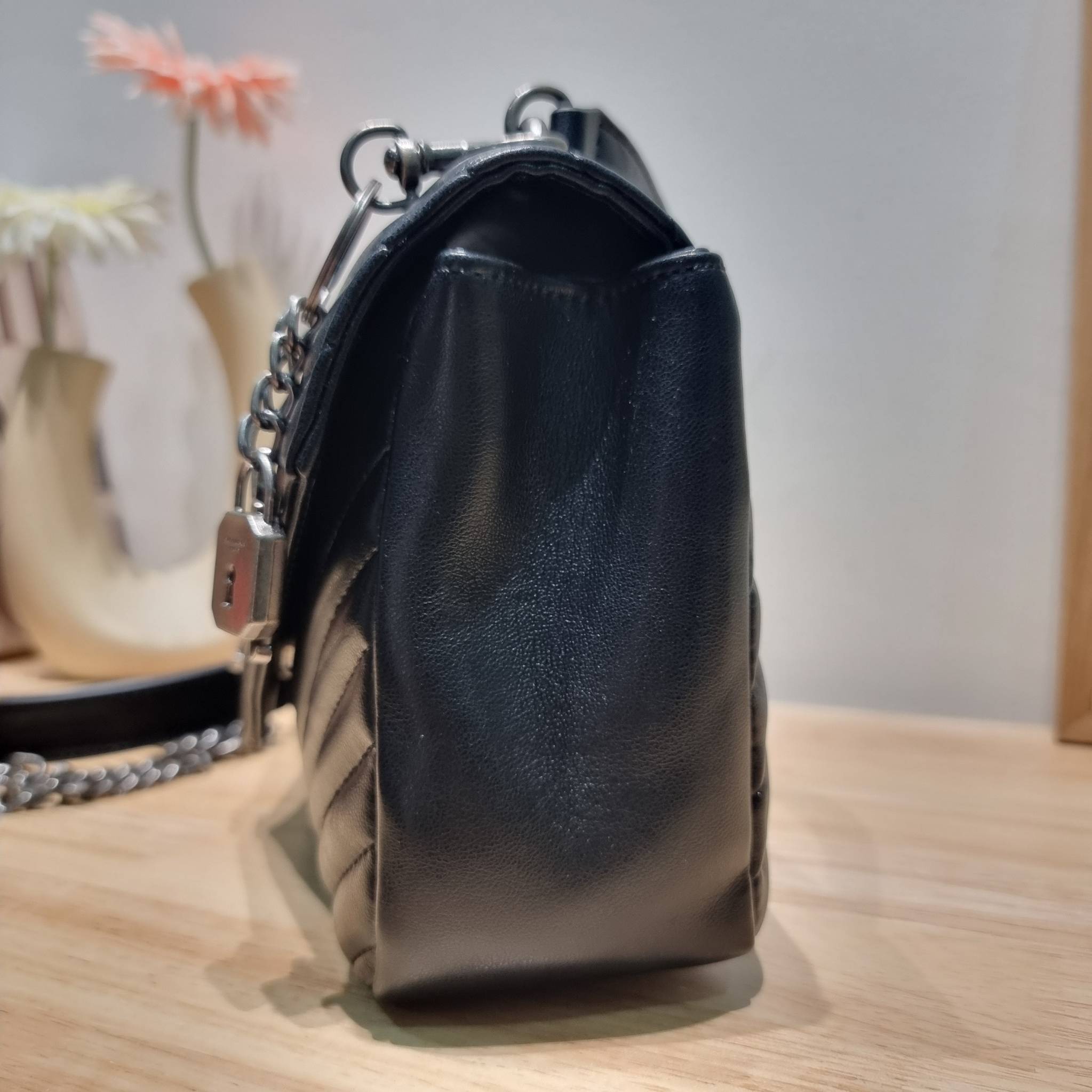 YSL College Medium Bag / Yves Saint laurent crossbody boutique กระเป๋าสะพายไหล่ ดีไซน์ทรงสวยหรู พิเศษ แถมฟรี พวงกุญแจห้อยเอกลักษณ์แบรนด์