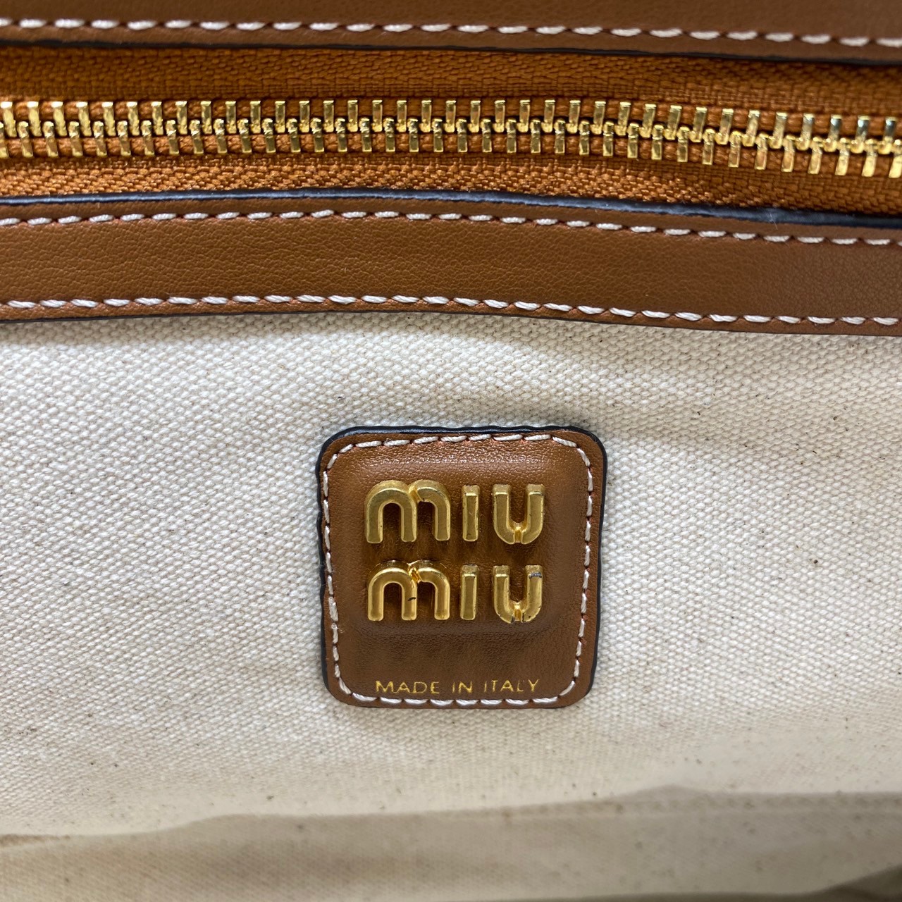 MIU MIU IVY TOTE BAG LARGE 34cm กระเป๋าถือ/สะพายทรงโท้ทใบใหญ่ คิ้วท์สุด จุของได้เยอะ เกรดออริ 1:1 ใช้งานต่างประเทศได้