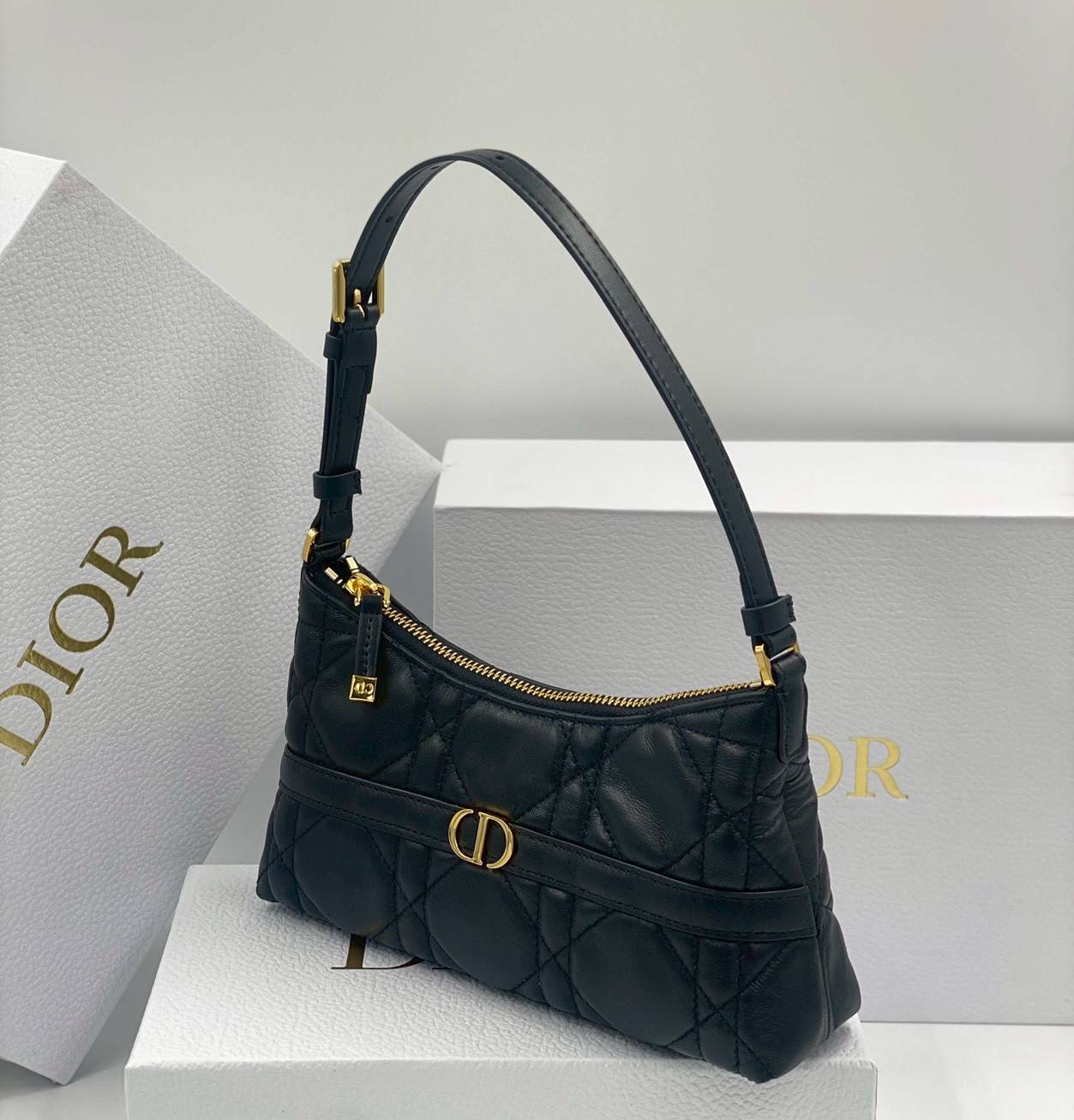 ORI หนังแท้ | DIOR Mini 30 Montaigne Cigale bag / DIOR Mini Miss Caro Cigale bag กระเป๋าสะพายไหล่ทรงโฮโบ ขนาดมินิเสริมไลน์ 30 Montaigne ด้วยรูปทรงทันสมัยและประณีตบรรจง