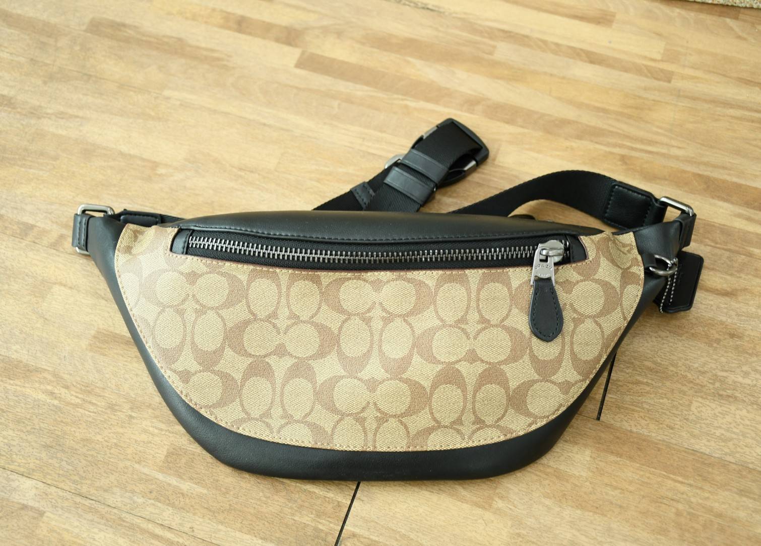 Coach F84711 Warren Mini Belt Bag In Signature Canvas กระเป๋าคาดอก คาดเอว ขนาดกำลังดี ใช้งานง่าย ใช้ได้ทั้งหญิงและชาย