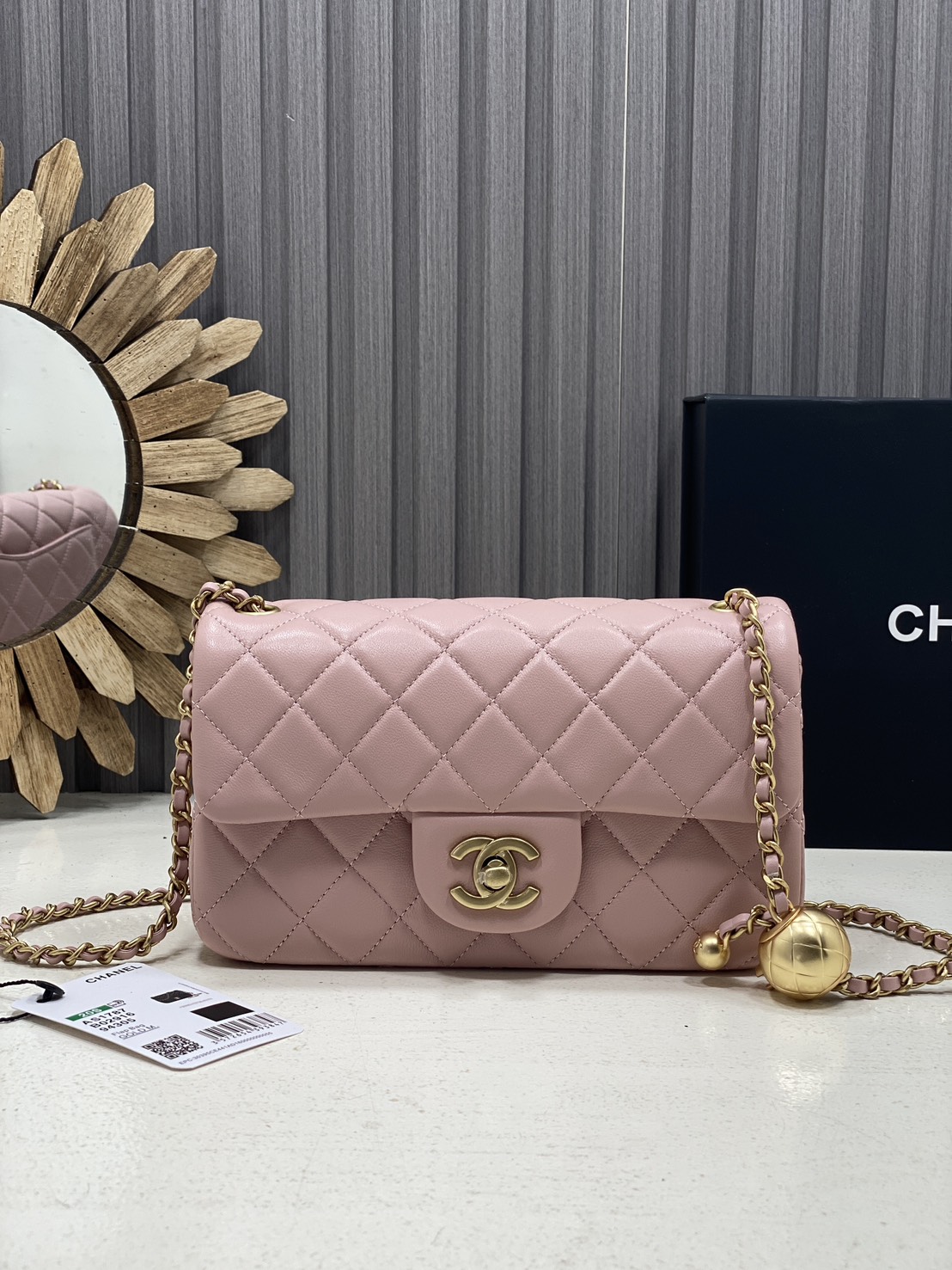 ORI หนังแท้ | Chanel Classic Flap Bag กระเป๋าสะพายรุ่นคลาสสิก สายประดับบอลโลโก้สวยหรูอะไหล่สีทองสวยงาม