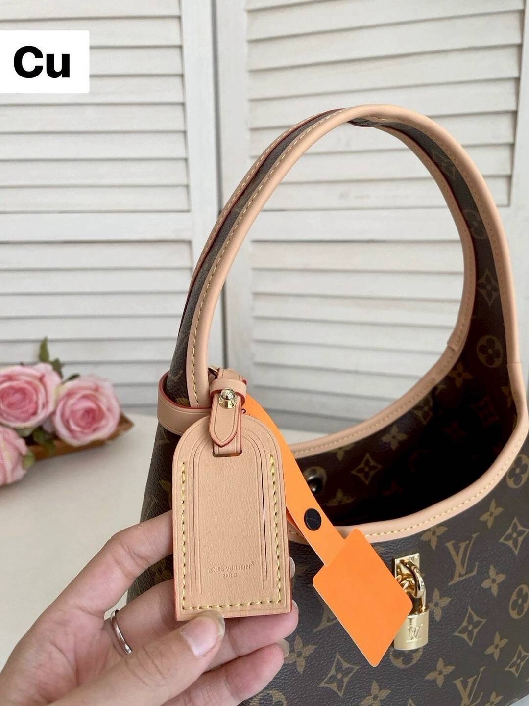 LV The Drop PM กระเป๋าสะพายทรงโฮโบหูจับในตัว ยกให้เป็นเจ้าต้าวน่าร้ากกกก! ที่ใครเห็นต้องเป็นคลั่งรัก คลาสสิค ผู้ดี หรูหราได้ทุกลุค ทุกสไตล์