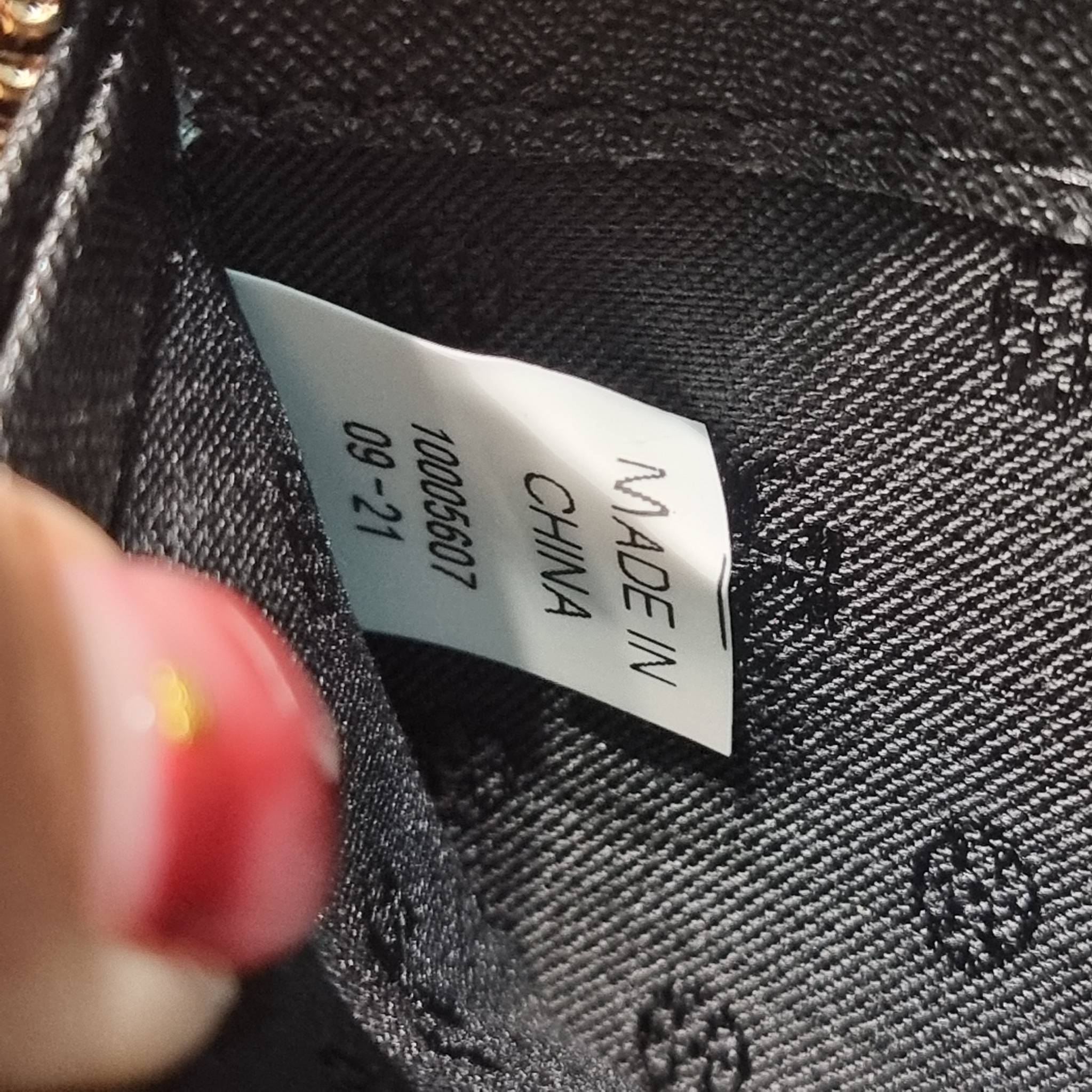 TORY BURCH ROBINSON MULTI GUSSET ZIP CONTINENTAL WALLET รุ่นหายาก พร้อมสีน่ารักน่าใช้ ต้อนรับเดือนแห่งความรัก!! กับกระเป๋าสตางค์ใบยาว ขนาดกำลังพอเหมาะ ดีไซน์เรียบหรู