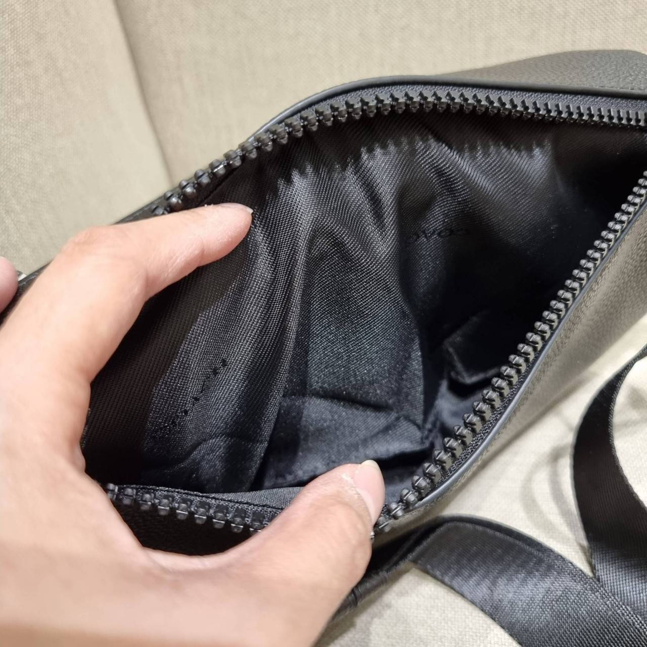 COACH C4028 COACH x PEANUTS WARREN BELT BAG IN SIGNATURE CANVAS WITH VARSITY PATCHES กระเป๋าคาดอกไซส์ใหญ่ คอลเลคชั่นยอดฮิต!! เป็นรุ่นสุดยอดของความคลาสสิค ขนาดสะพายกำลังเท่ คูลๆ ใช้งานง่าย ได้ทั้งหนุ่มๆและสาวๆ วัสดุหนังแคนวาสเคลือบลายสลับหนัง pepble น่าใช้