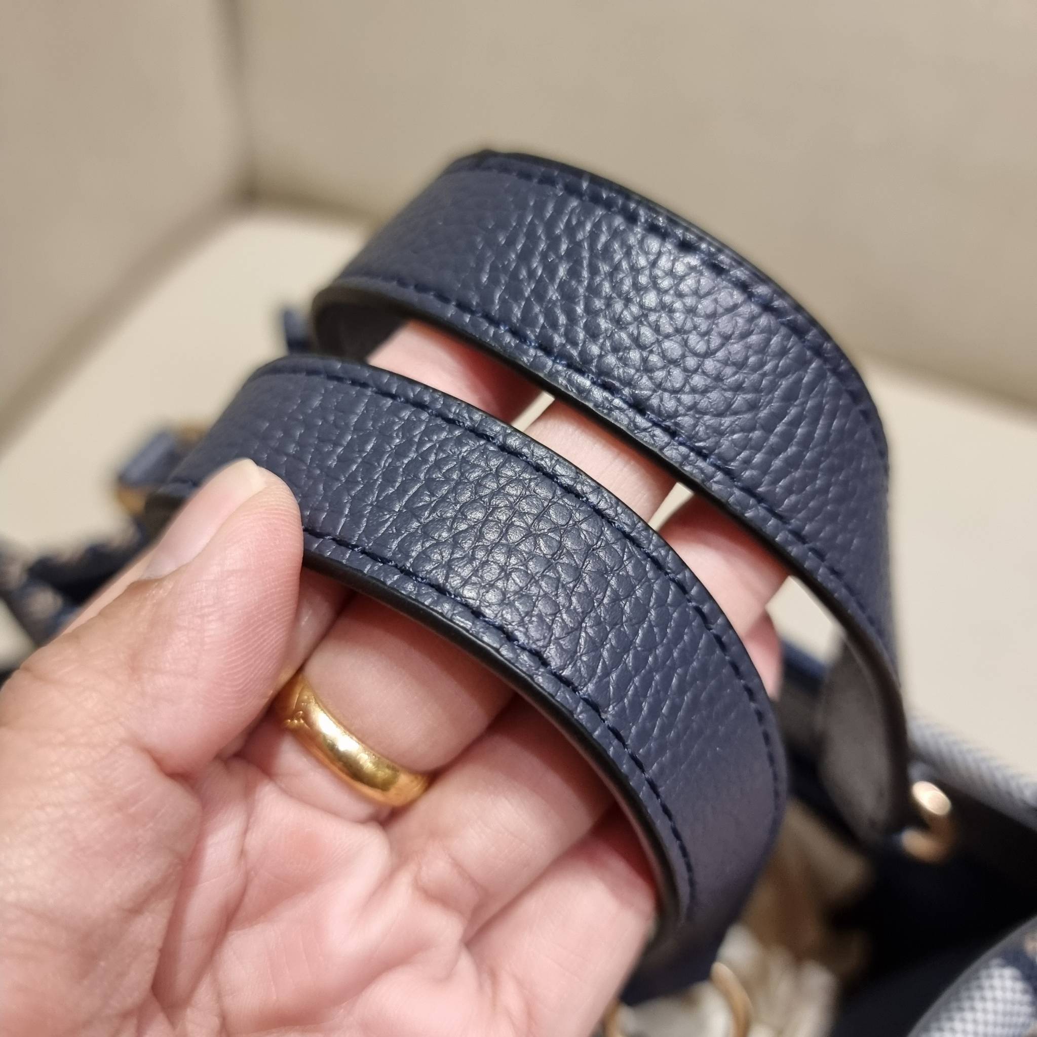 COACH C8198 DEMPSEY TOTE 22 WITH GARDEN PLAID PRINT AND COACH PATCH คอลใหม่สุดคิ้วท์ หวานๆใสๆ น่ารักชะมัด!! ดีไซน์ลายสก็อต เหมาะกับฟีลลิ่งปิคนิคเป็นที่สุด กระเป๋าทรงโท้ท ไซส์กำลังสวย ฟังก์ชั่นการใช้งานก็สะดวกที่สุด มีทั้งสายคล้องในตัว และสายครอสบอดี้ วัสด