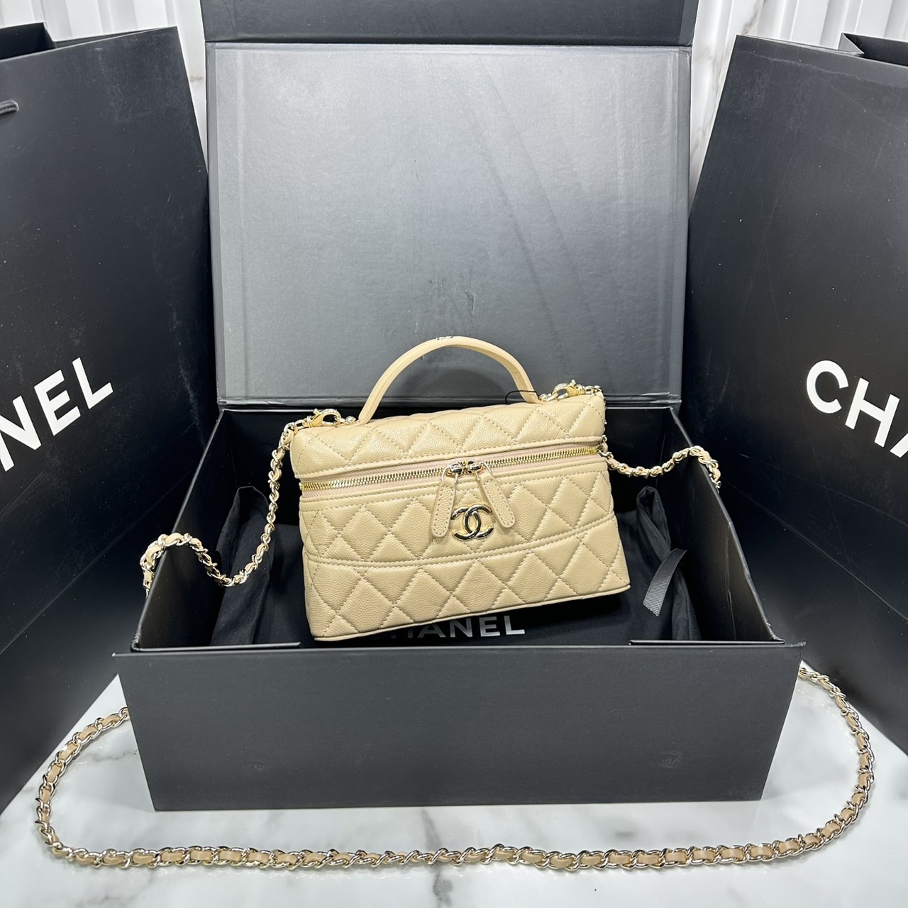 ORI หนังแท้ | CHANEL Long vanity with chain กระเป๋าสะพายรุ่นวานิตี้รุ่นใหม่ล่าสุด ดีไซน์ใหม่รูปทรงคลาสสิค หูจับแต่งโลโก้สวยหรู สายสะพายข้างเป็นโซ่ถอดได้