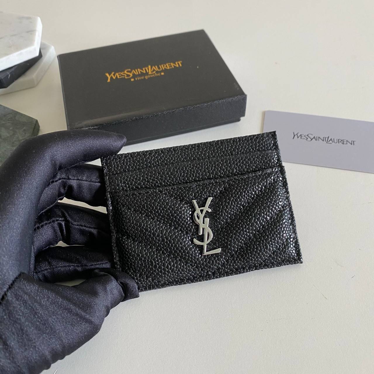 VIP 】หนังแท้ YSL SAINT LAURENT MONOGRAM CARD CASE IN GRAIN DE POUDRE EMBOSSED LEATHER (อะไหล่เงิน/อะไหล่ทอง) YSL CARD HOLDER