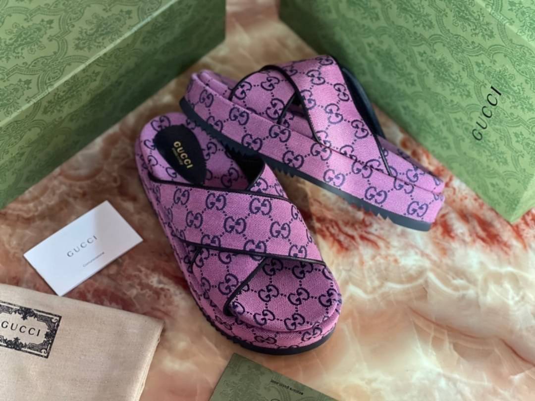 หนังแท้ GUCCI Denim Sandals / GG jacquard organic denim platform sandals / GG Shoes พร้อมส่งที่ไทย รองเท้าผ้าเดนิมเกรดเทพออริจินอล ภาพสินค้าถ่ายจากงานขายจริง ใช้งานต่างประเทศได้ค่ะ