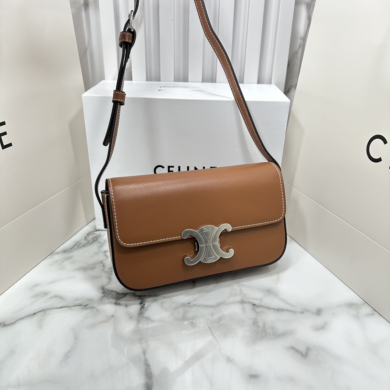 CELINE TRIOMPHE SHOULDER BAG / Celine SHOULDER BAG CLAUDE in shiny กระเป๋าสะพายไหล่ พร้อมสายสะพาย 2 เส้น เกรดออริ 1:1 ใช้งานต่างประเทศได้
