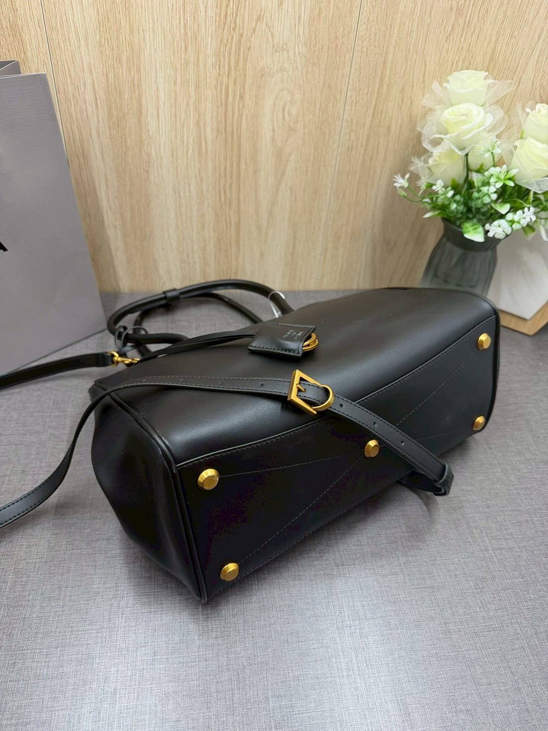 ORI หนังแท้ | Balenciaga Carry All Hampton Bag / Balenciaga Tote Bag 33cm กระเป๋าสะพายทรงโท้ท ภายในโล่งกว้าง ดีไซน์เรียบง่าย เรียบหรู