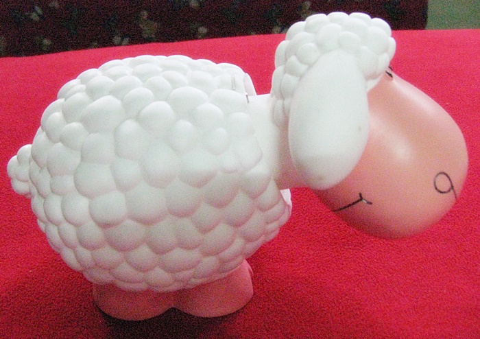 สินค้าหมดค่ะ ตุ๊กตาแกะหัวดุ๊กดิ๊ก จาก สวนผึ้ง จ.ราชบุรี ค่ะ