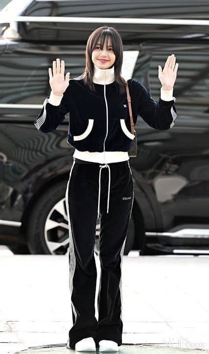 CELINE MEDIUM TILLY BAG IN SHINY CALFSKIN กระเป๋าสะพายไหล่/สะพาย คอลใหม่ทรงสวย มาแรง สวยหรูหรา